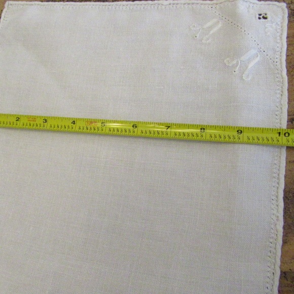 Cream Embroidery cutout doily - Picture 6 of 7